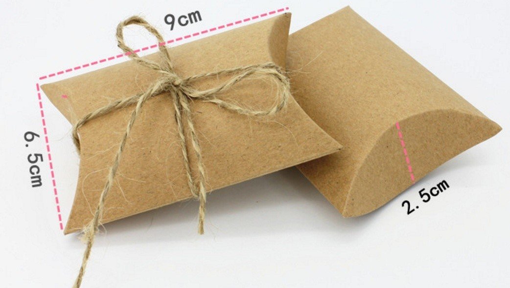 Подарочная коробочка в виде подушечки с пеньковой веревкой
